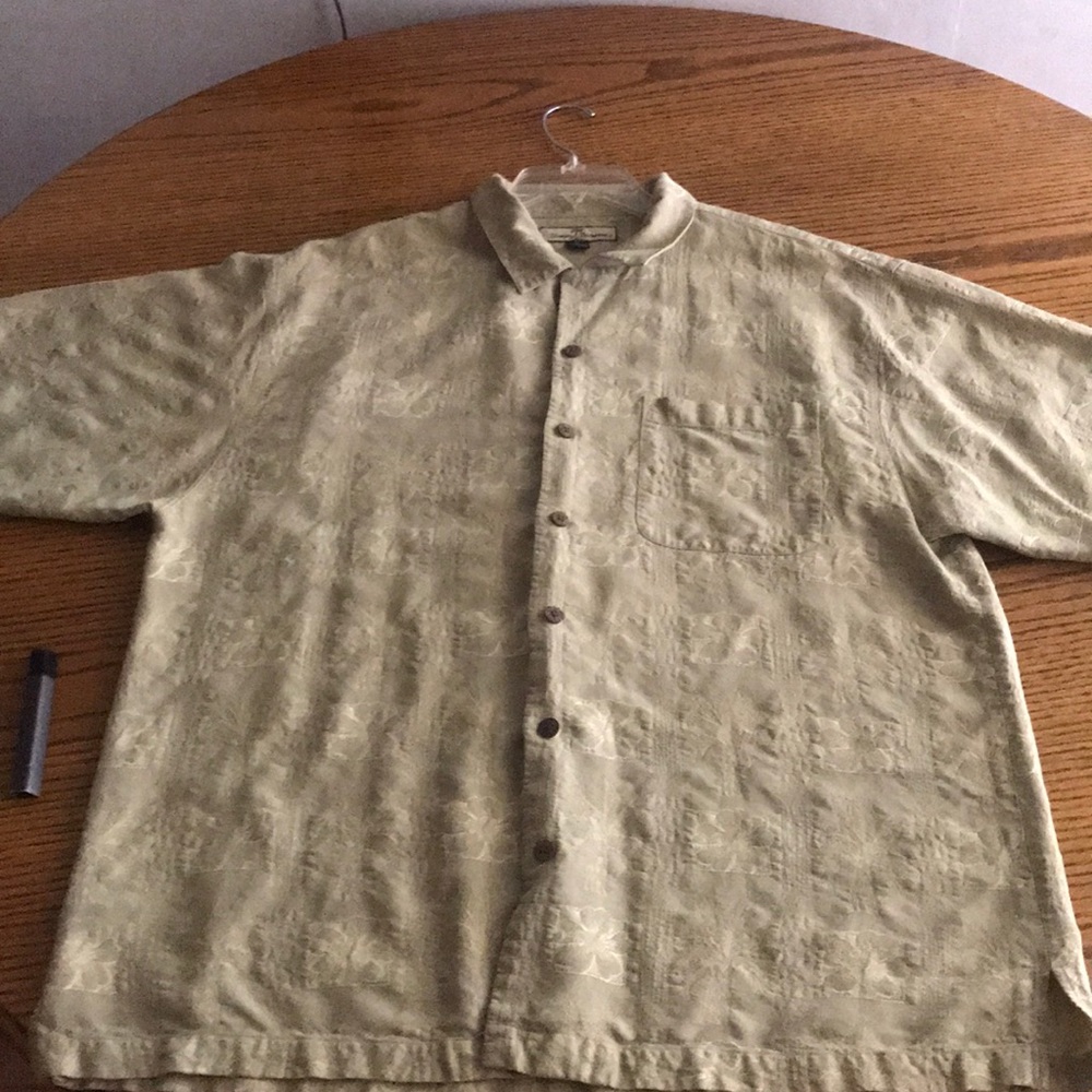 Tommy Bahama 100% silk short sleeve